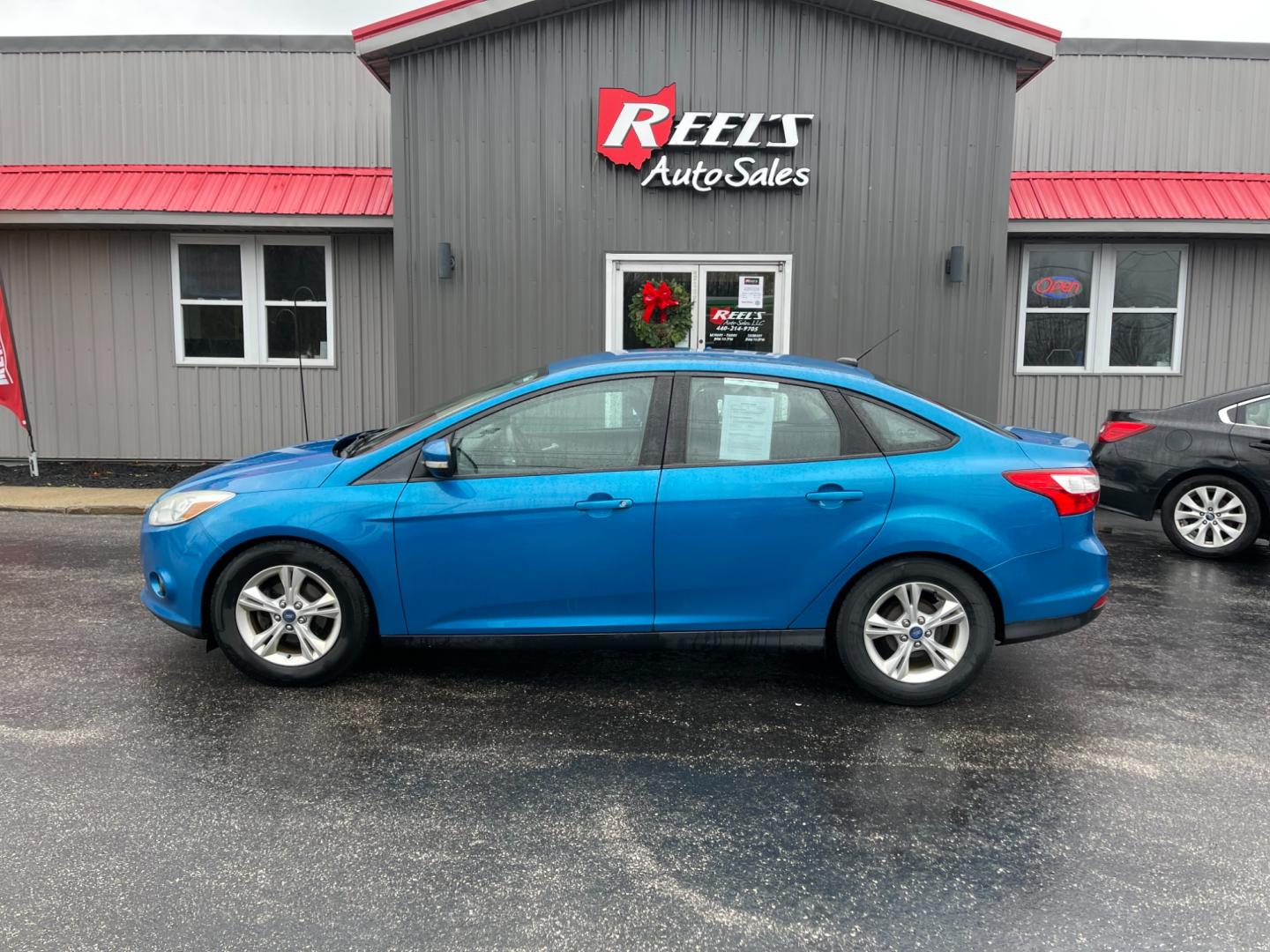 2014 Blue /Black Ford Focus SE Sedan (1FADP3F2XEL) with an 2.0L I4 DOHC 16V FFV engine, 6-Speed Automatic transmission, located at 547 E. Main St., Orwell, OH, 44076, (440) 437-5893, 41.535435, -80.847855 - Photo#14